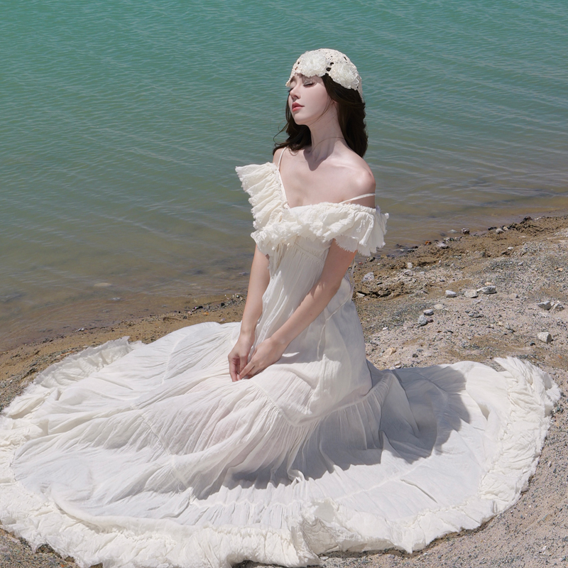 womens-sleeveless-cotton-dress-for-grassland-travel-and-lake-photos