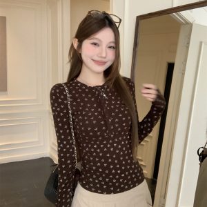Sweet Vintage Floral Henley Slim Fit Long Sleeve Top