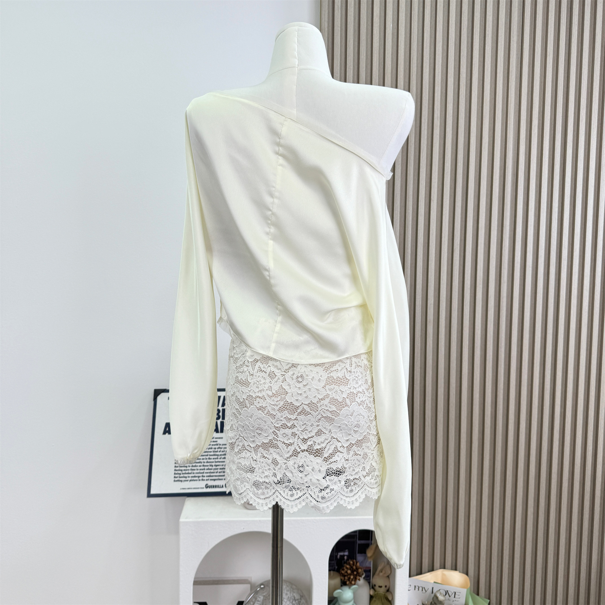 Custom Satin Off-Shoulder Top and Lace Skirt Set - Style d24c69 - Image 4
